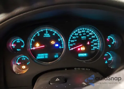 2011 Chevrolet Tahoe Ls z USA, uszkodzony, nr VIN 1GNSKAE07BR386164